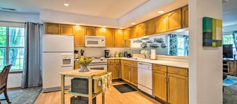 All-season Sunroom! Lakefront Gem 5 Mi to 76 Strip