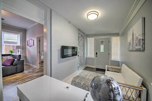 9 Mi to Dtwn: Vibrant St Louis Home!