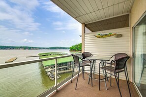 Apartment (2 Bedrooms) | Interior - Waterfront Lake Ozark Condo w/ Pool Access (Lake Ozark)
