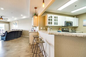 Apartment (2 Bedrooms) | Interior - Waterfront Lake Ozark Condo w/ Pool Access (Lake Ozark)