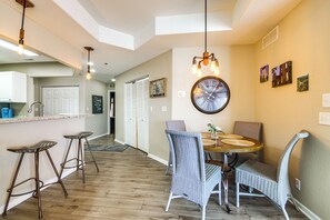 Interior - Community Perks! Waterfront Lake Ozark Escape (Lake Ozark)