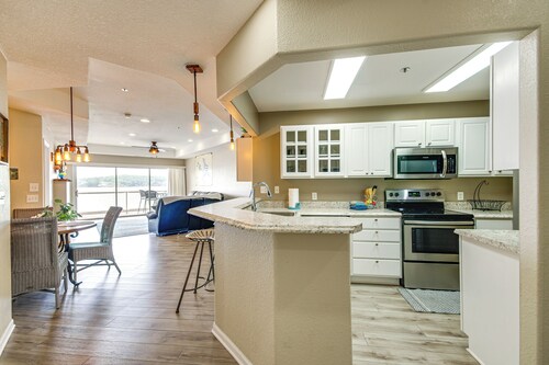 Waterfront Lake Ozark Condo w/ Pool Access