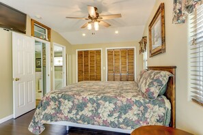 Interior - Waterfront Lake of the Ozarks Home w/ Private Dock (Roach)