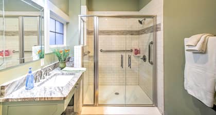 Steps to Branson Landing: Cozy Downtown Cottage!