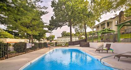 Welcoming Downtown Branson Cottage w/ Pool Access!