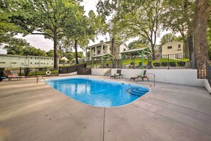 Interior - Steps to Branson Landing: Cozy Downtown Cottage! (Branson)