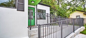 Steps to Branson Landing: Cozy Downtown Cottage!