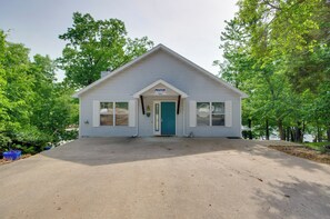 House (4 Bedrooms) | Interior - Waterfront Lake of the Ozarks Home w/ Views! (Gravois Mills)