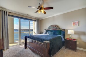 Interior - Waterfront Osage Beach Condo w/ Patio & Grill (Osage Beach)