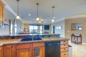 Interior - Waterfront Osage Beach Condo w/ Patio & Grill (Osage Beach)