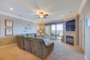 Apartment (3 Bedrooms) | Front of property - Waterfront Osage Beach Condo w/ Patio & Grill (Osage Beach)