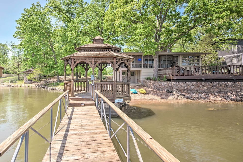 Dock! Waterfront Family Home on Lake of the Ozarks