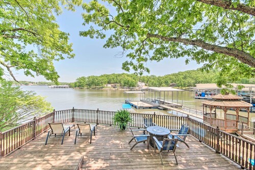 Dock! Waterfront Family Home on Lake of the Ozarks