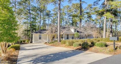 Lakefront Mccormick Gem: Deck & Golf Course Views