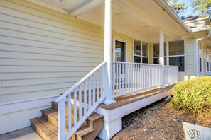 Apartment (2 Bedrooms) | Interior - Lakefront Mccormick Gem: Deck & Golf Course Views (McCormick)