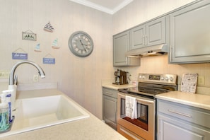 Apartment (2 Bedrooms) | Interior - Lakefront Mccormick Gem: Deck & Golf Course Views (McCormick)