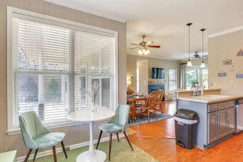 Lakefront Mccormick Gem: Deck & Golf Course Views