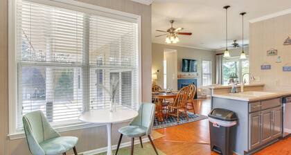 Lakefront Mccormick Gem: Deck & Golf Course Views