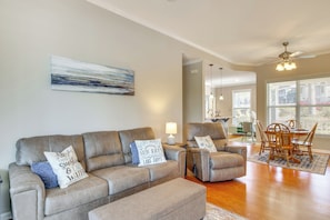 Apartment (2 Bedrooms) | Interior - Lakefront Mccormick Gem: Deck & Golf Course Views (McCormick)