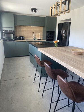 Kühlschrank, Ofen, Herdplatte, Geschirrspüler