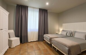 Familie appartement, uitzicht op tuin | Luxe beddengoed, donzen dekbedden, bedden met traagschuimmatras