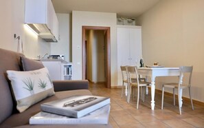 Appartement classique | Aire de séjour | Téléviseur à écran plat