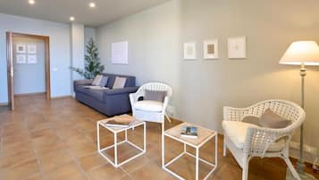 Family Apartment, Garden View | Living area | Flat-screen TV