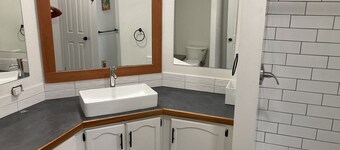Quiet 3 Bedroom House in Desirable Eugene Neighborhood