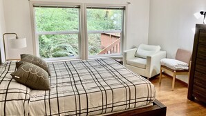3 slaapkamers, een strijkplank/strijkijzer, gratis wifi, beddengoed