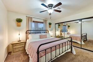 3 bedrooms, iron/ironing board, internet, bed sheets - Yuma Vacation Rental w/ Private Pool & Patio! (Yuma)