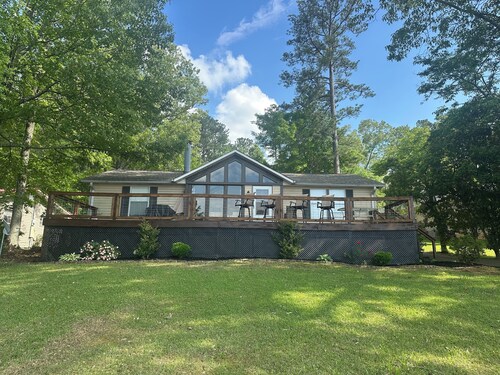 Logan Martin Lake- 3/2 waterfront home with breathtaking views and calm waters 