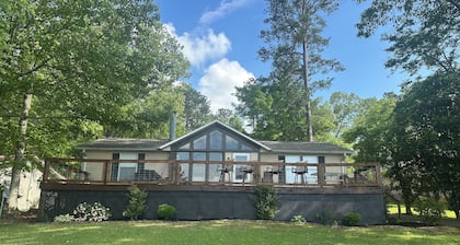 Logan Martin Lake- 3/2 waterfront home with breathtaking views and calm waters