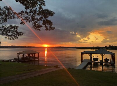 Logan Martin Lake- 3/2 waterfront home with breathtaking views and calm waters 