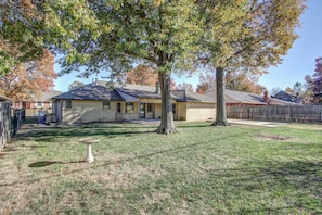 Exterior - Luxurious & COZY South Tulsa Stunning ReDesign (Tulsa)