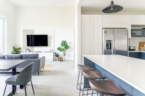 Interior - Stylish Apartment w/ Workspace, Pool & Gym (San Rafael)