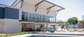 Stylish Apartment w/ Workspace, Pool & Gym