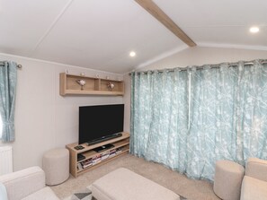 3 bedrooms, individually decorated, individually furnished, free WiFi