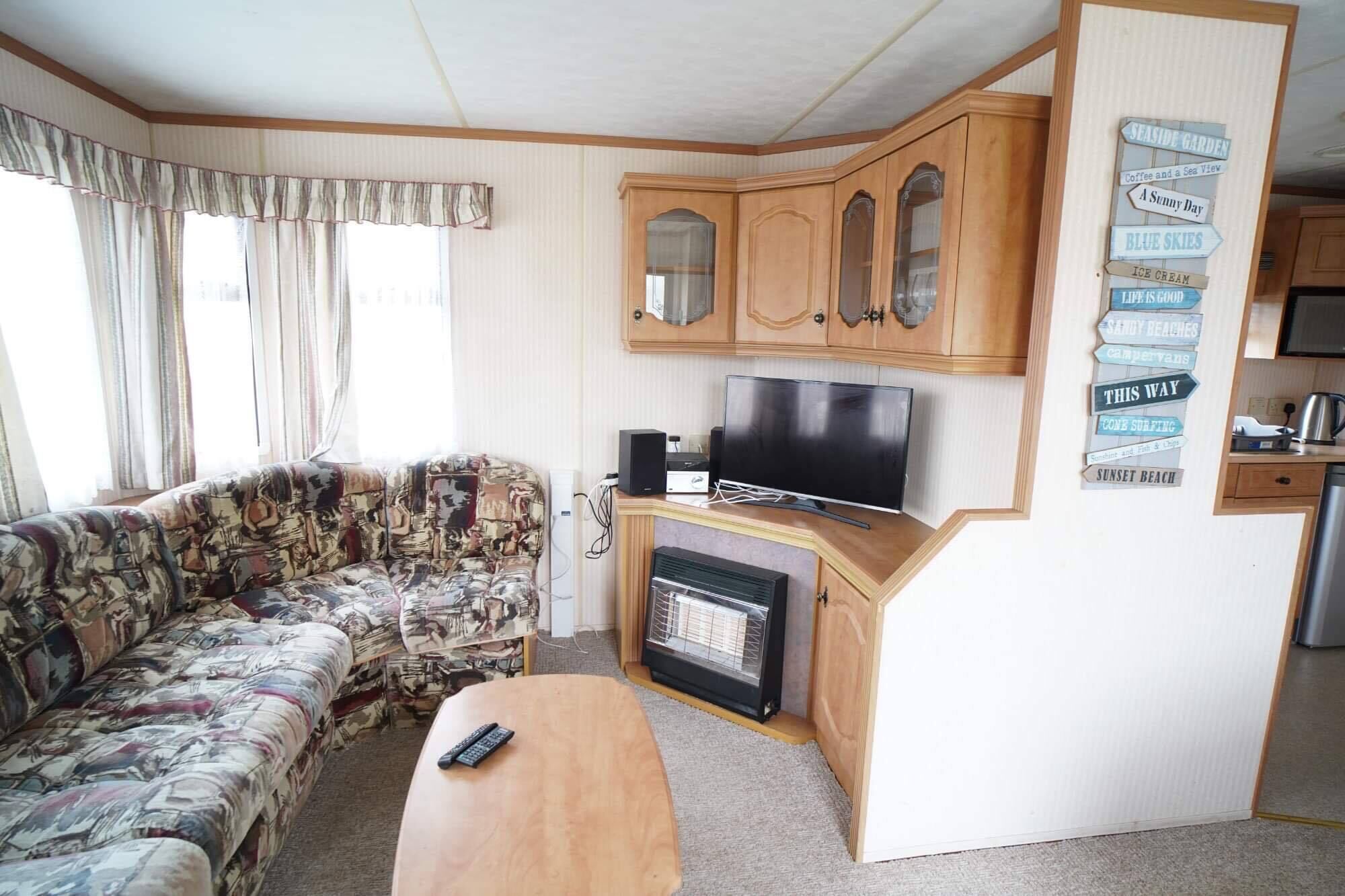 Manor Park 2 Bedroom van With Decking Free Wifi
