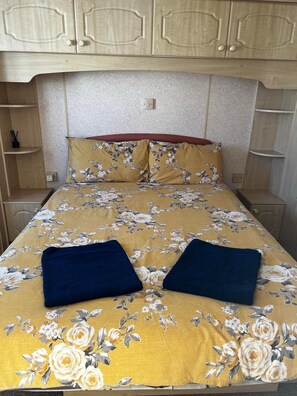 Chalet | 2 dormitorios y tabla de planchar con plancha