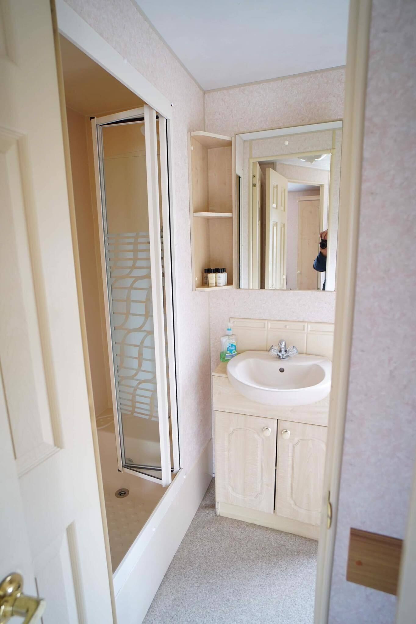 Manor Park 2 Bedroom van With Decking Free Wifi