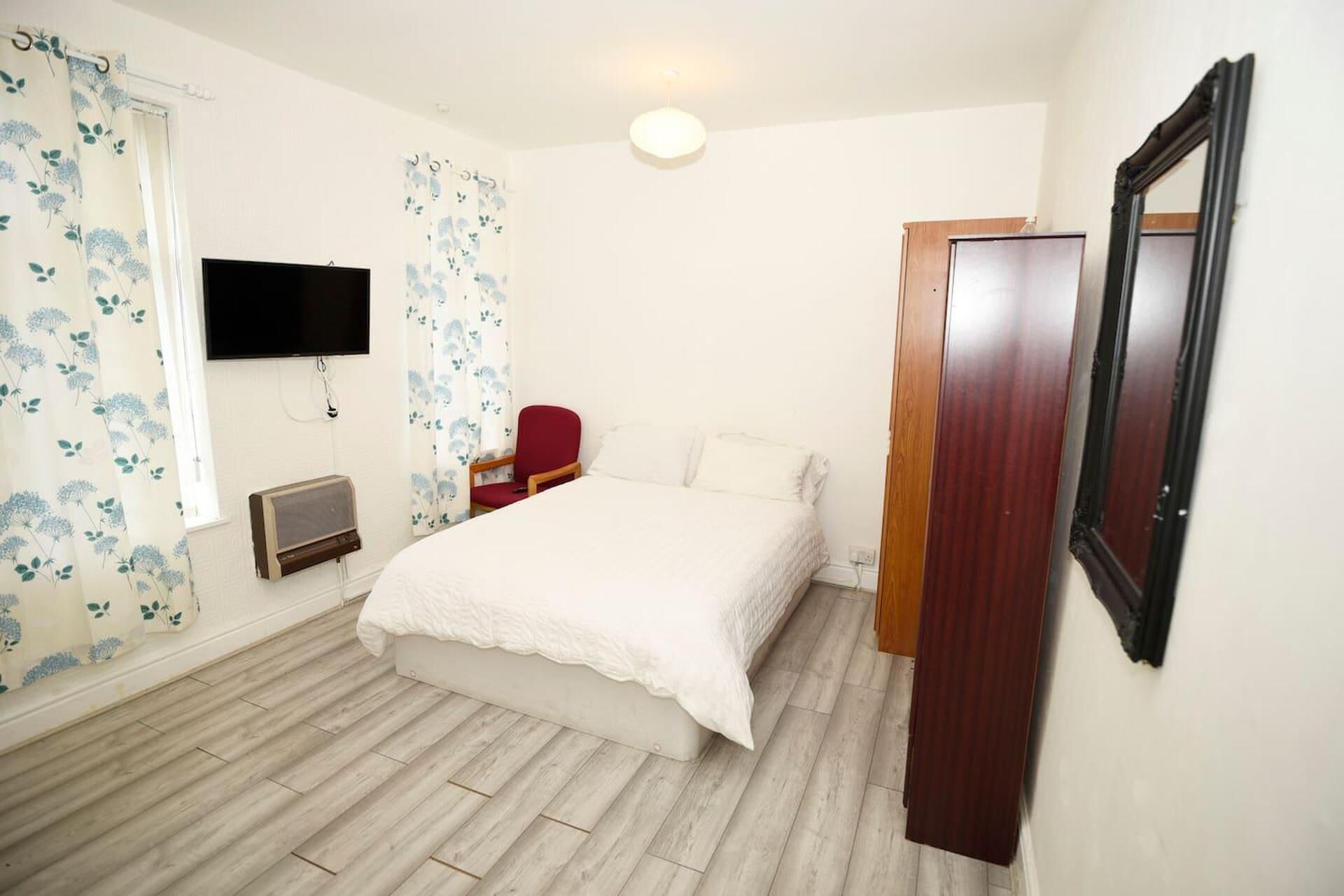 Fine 3-bed House in Manchester for up to 6 People