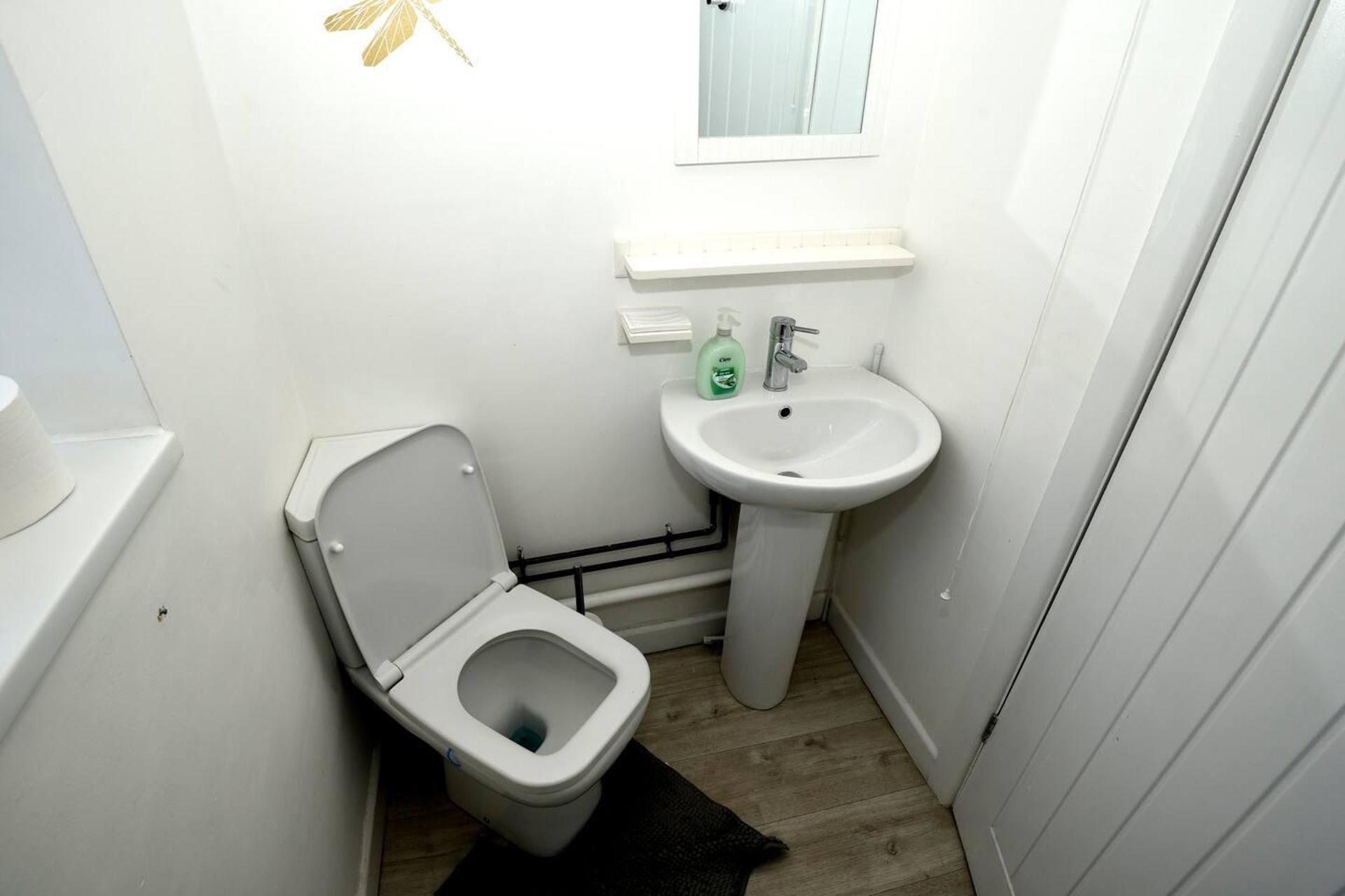 Fine 3-bed House in Manchester for up to 6 People