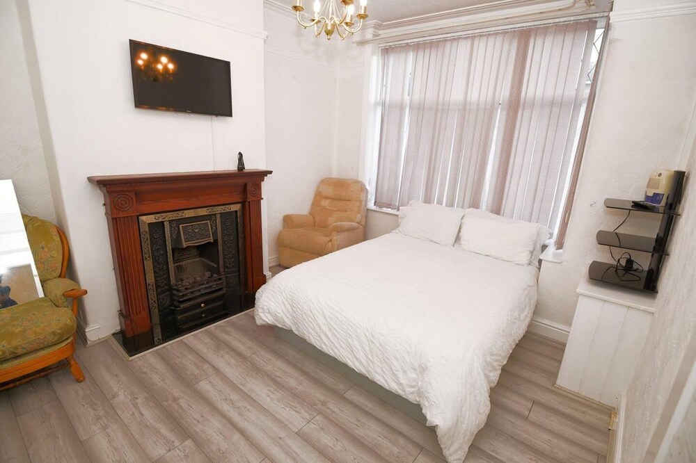 Fine 3-bed House in Manchester for up to 6 People