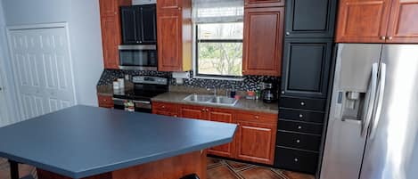 Coffee/tea maker, fridge, microwave, oven
