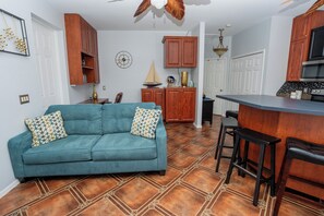 TV - Little Cottage on the Field (Buckingham)