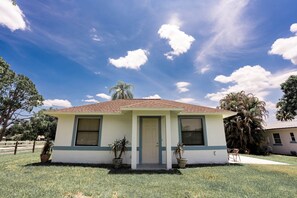 Exterior - Little Cottage on the Field (Buckingham)