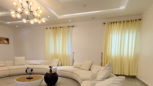 Presidential Suite | Peti besi dalam bilik, meja, ruang kerja komputer riba, Wi-fi percuma 