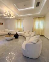 总统套房 | 客房内保险箱、特色装修、特色家居、办公桌