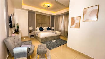 Executive Room, 1 Double Bed | 1 bedroom, in-room safe, individually decorated, individually furnished