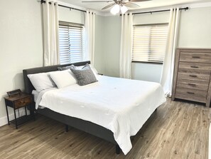 2 Schlafzimmer, Schreibtisch, kostenloses WLAN, Bettwäsche